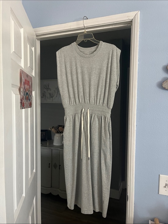 CALIA by Carrie Underwood Dresses & Skirts - CALIA by Carrie Underwood Light Gray Sleeveless Midi Dress with Drawstring